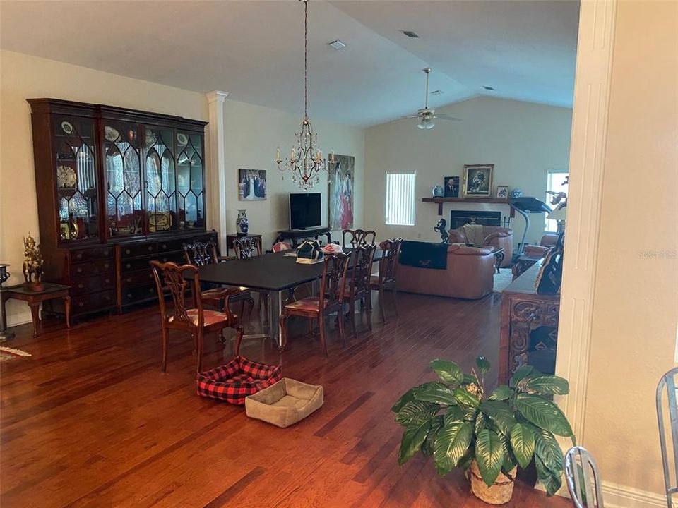 Recently Sold: $1,075,000 (2 beds, 2 baths, 2790 Square Feet)