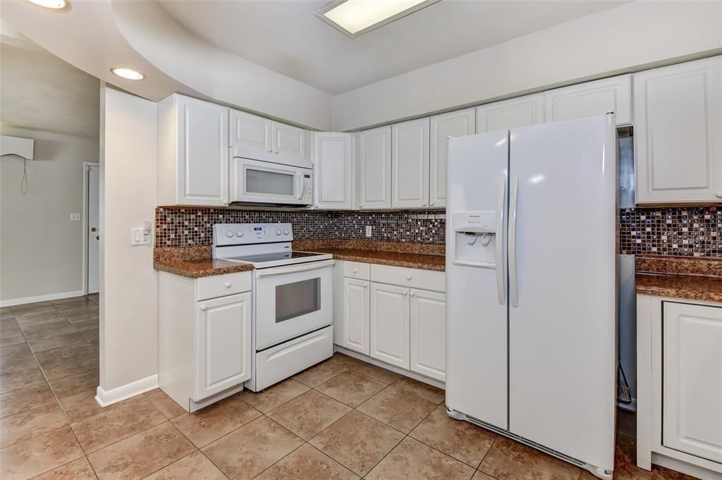 Recently Sold: $350,000 (3 beds, 2 baths, 2347 Square Feet)