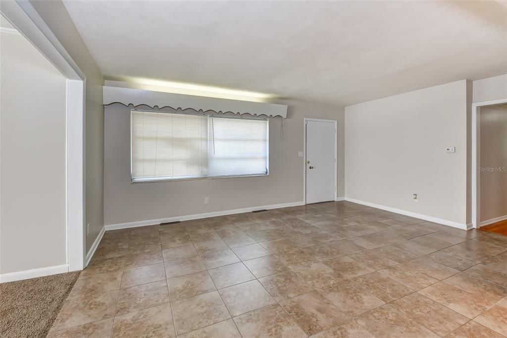 Recently Sold: $350,000 (3 beds, 2 baths, 2347 Square Feet)