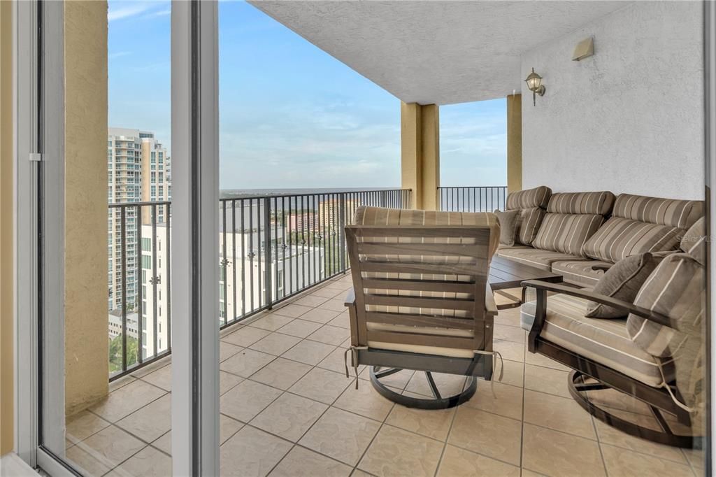 Recently Sold: $1,749,000 (2 beds, 2 baths, 2384 Square Feet)