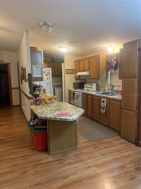 Recently Sold: $118,995 (3 beds, 2 baths, 1329 Square Feet)