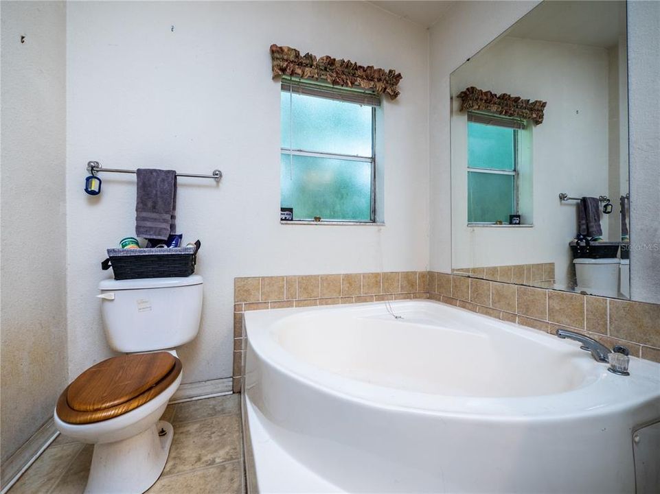 最近售出: $190,000 (3 贝兹, 2 浴室, 1726 平方英尺)