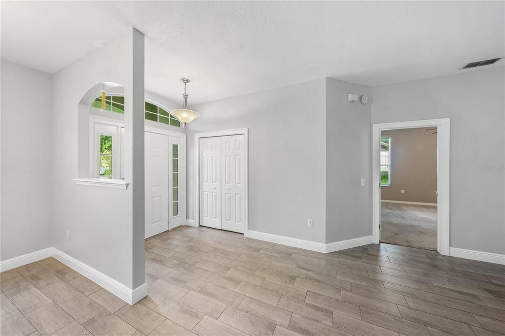 Recently Sold: $325,000 (3 beds, 2 baths, 1881 Square Feet)