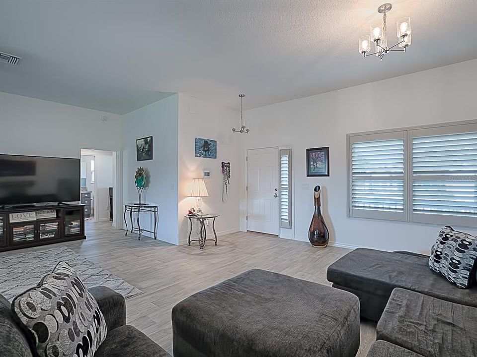 Recently Sold: $315,000 (3 beds, 2 baths, 1734 Square Feet)