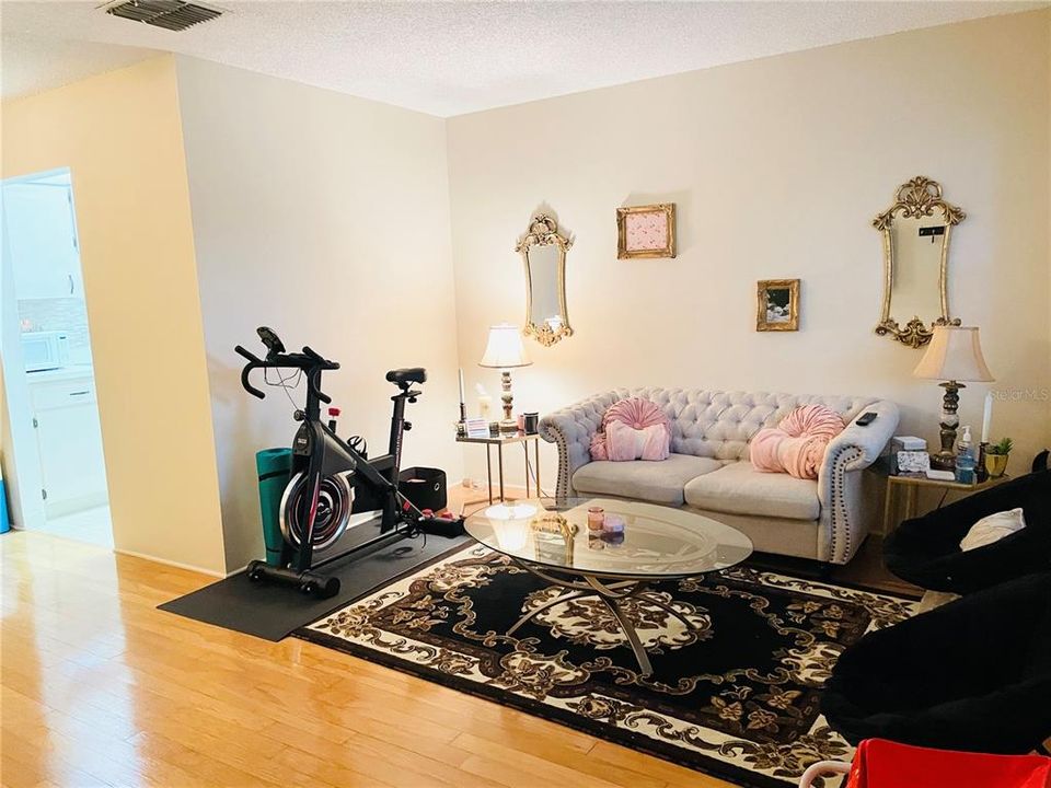 Recently Sold: $79,500 (1 beds, 1 baths, 593 Square Feet)