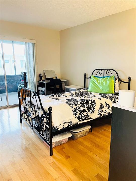 Recently Sold: $79,500 (1 beds, 1 baths, 593 Square Feet)