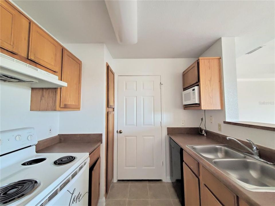 Recently Rented: $990 (1 beds, 1 baths, 768 Square Feet)