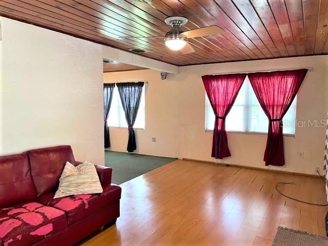 Vendido Recientemente: $119,900 (3 camas, 2 baños, 1040 Pies cuadrados)