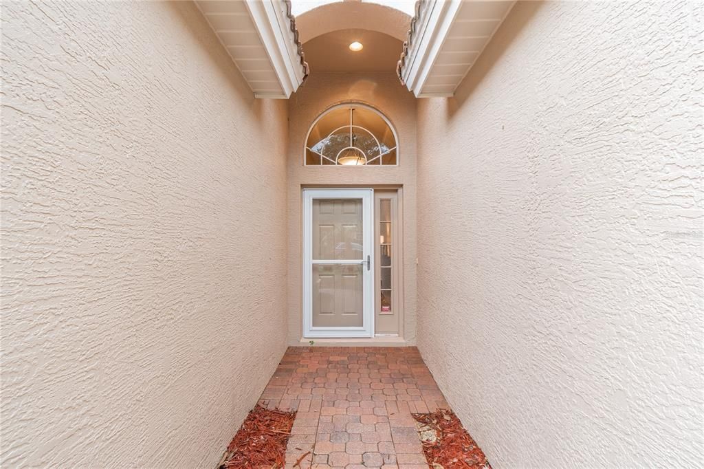 Recently Sold: $300,000 (3 beds, 2 baths, 1870 Square Feet)