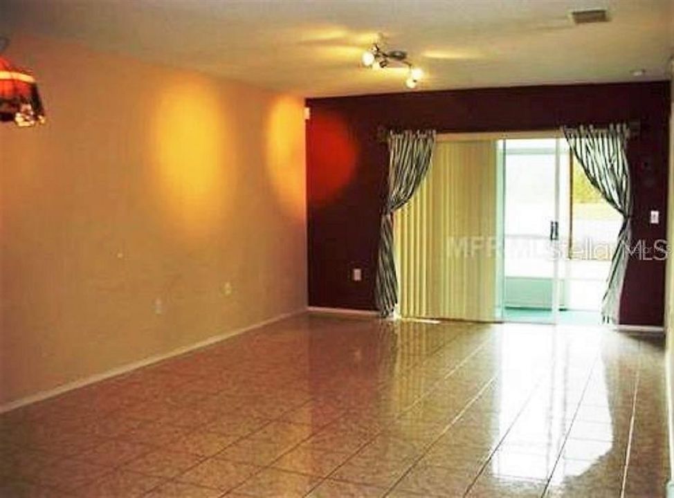 Recently Rented: $1,350 (2 beds, 2 baths, 1013 Square Feet)
