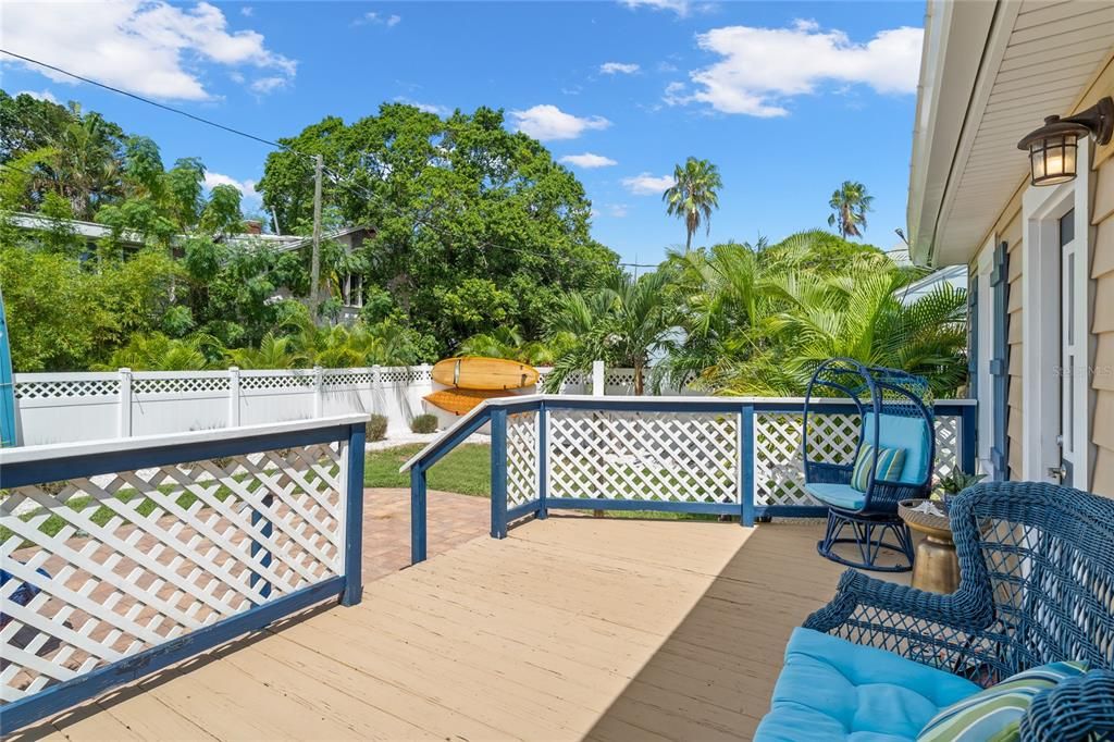 Recently Sold: $1,110,000 (3 beds, 2 baths, 1044 Square Feet)