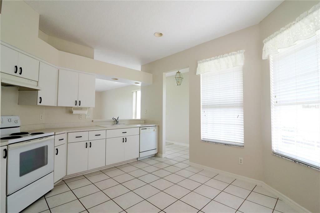 Recently Rented: $1,800 (3 beds, 2 baths, 1425 Square Feet)