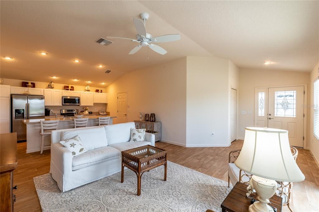 Recently Sold: $275,000 (2 beds, 2 baths, 1203 Square Feet)