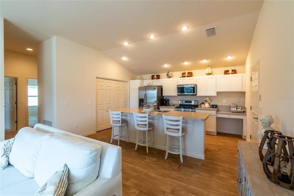 Recently Sold: $275,000 (2 beds, 2 baths, 1203 Square Feet)