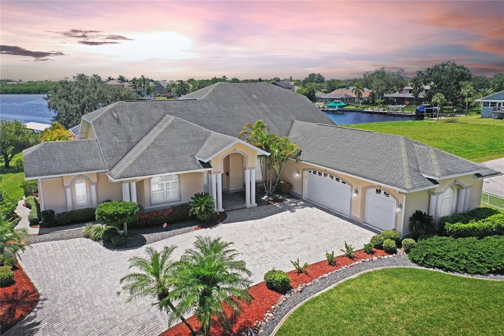 Recently Sold: $1,250,000 (4 beds, 3 baths, 3713 Square Feet)