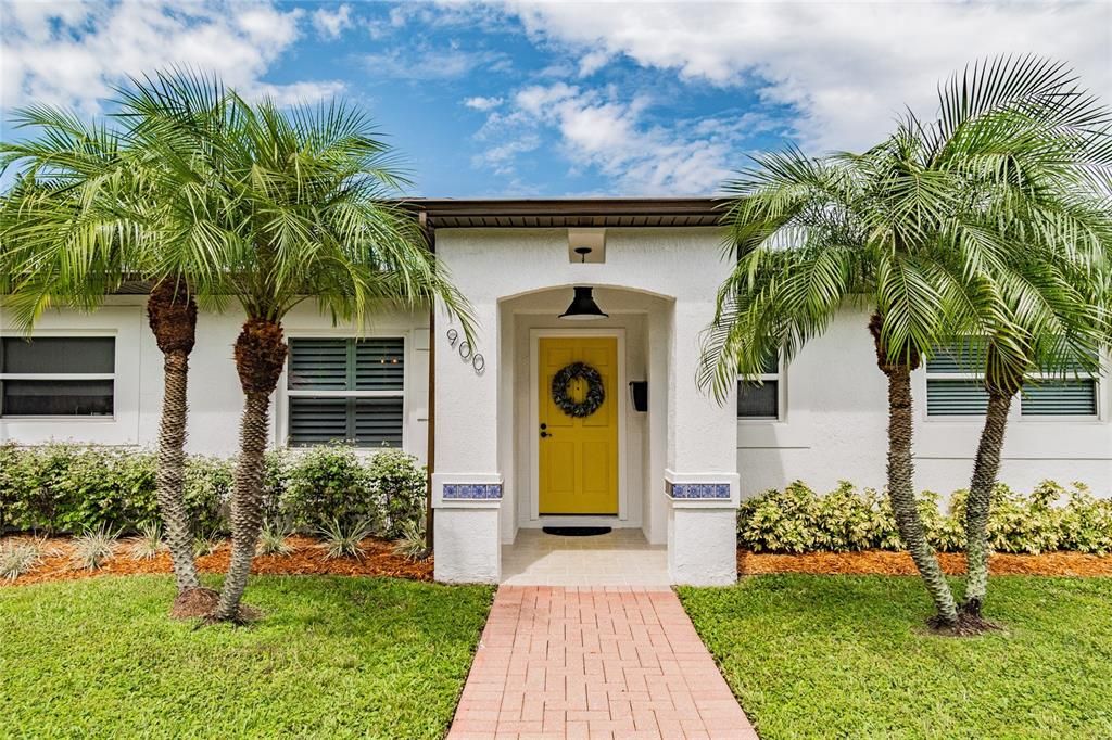 Recently Sold: $830,000 (3 beds, 3 baths, 1582 Square Feet)