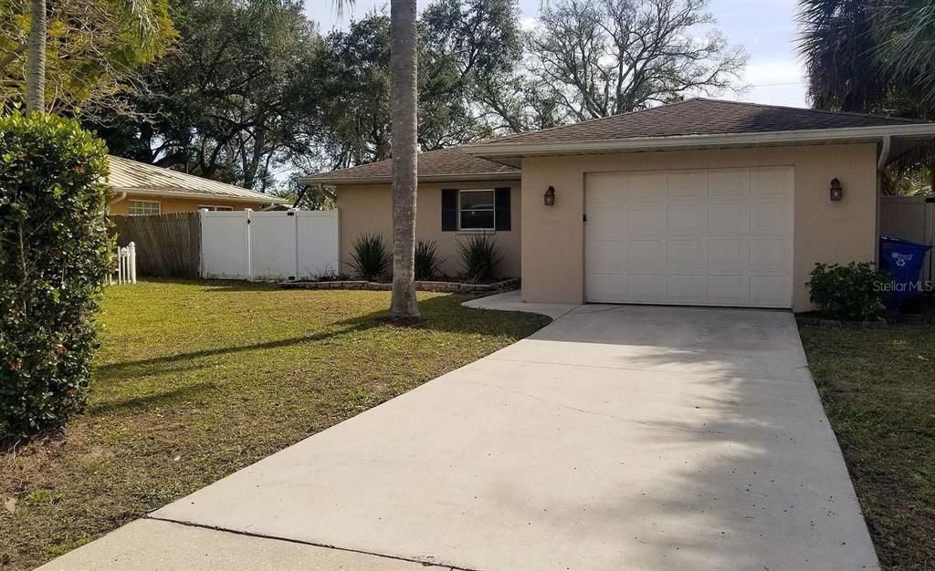 Recently Sold: $260,000 (3 beds, 2 baths, 1193 Square Feet)