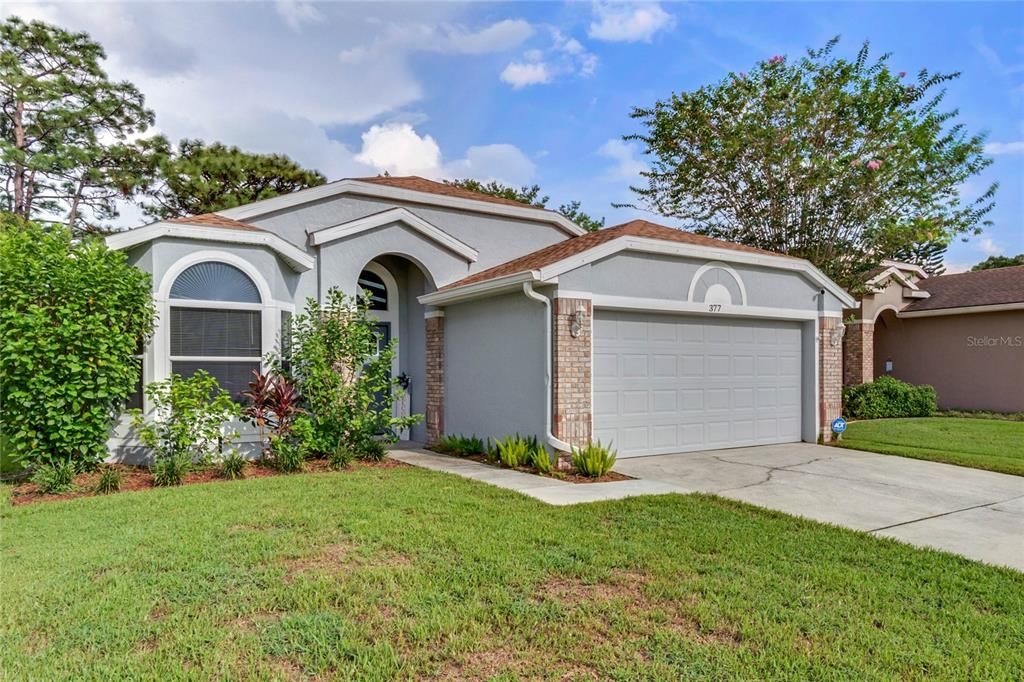 Woodbury Pines is a sought after East Orlando community with a LOW HOA and is Zoned for TOP A-RATED SCHOOLS!