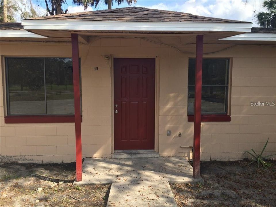 Recently Rented: $950 (2 beds, 1 baths, 1830 Square Feet)