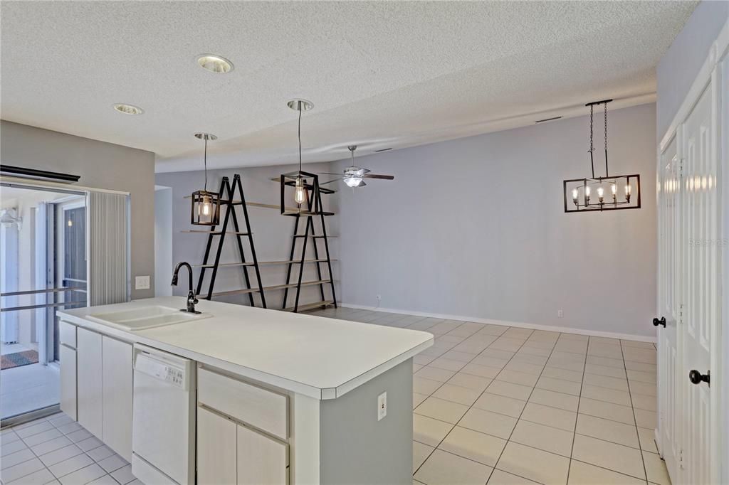 Recently Sold: $305,000 (2 beds, 2 baths, 1152 Square Feet)