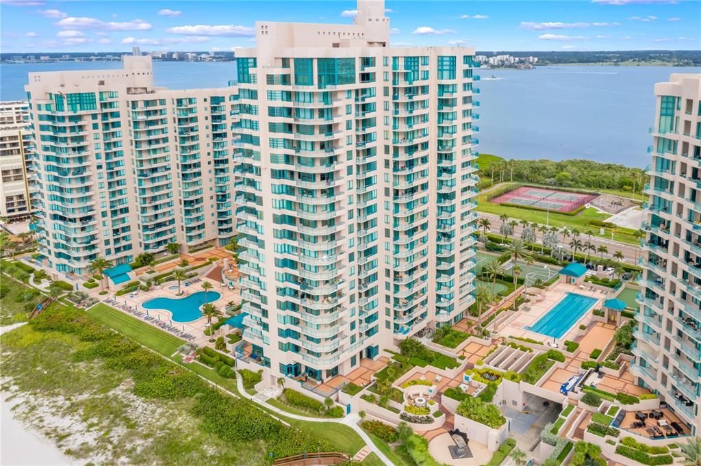 Recently Sold: $859,900 (2 beds, 2 baths, 1377 Square Feet)