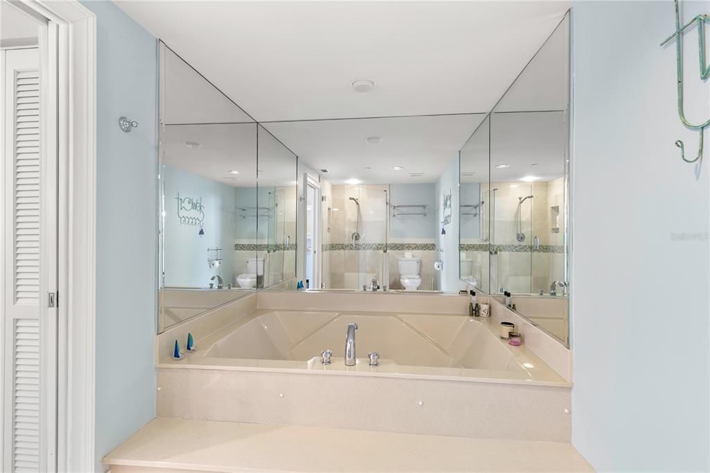 最近售出: $859,900 (2 贝兹, 2 浴室, 1377 平方英尺)