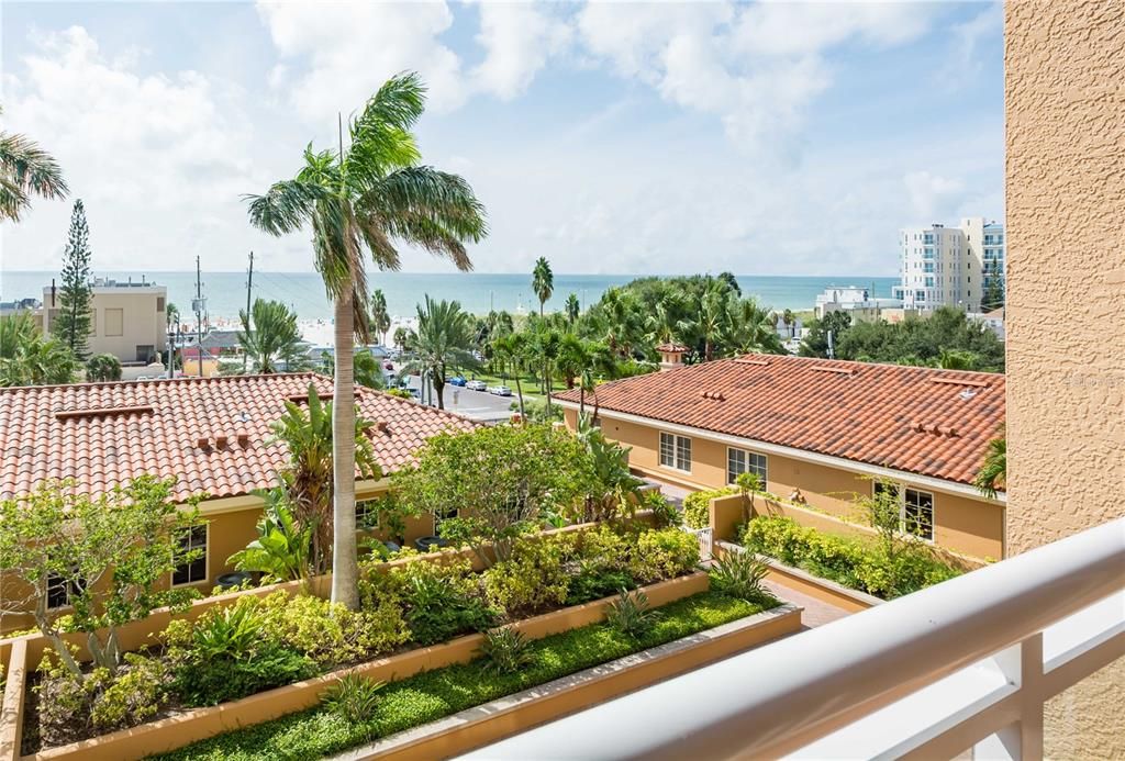 Recently Sold: $1,490,000 (3 beds, 3 baths, 1930 Square Feet)