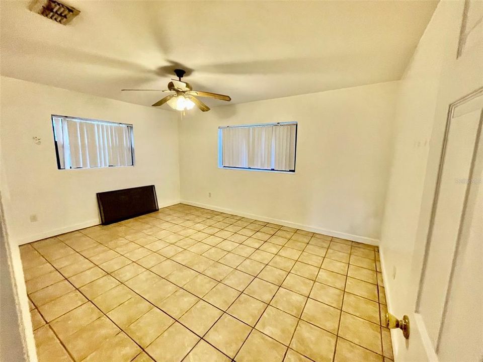 Recently Rented: $1,850 (3 beds, 2 baths, 1593 Square Feet)