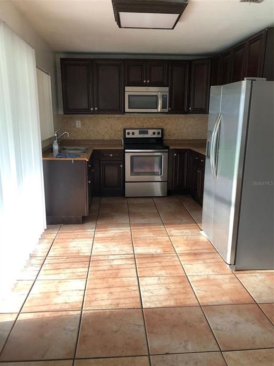 Recently Rented: $1,850 (3 beds, 2 baths, 1593 Square Feet)