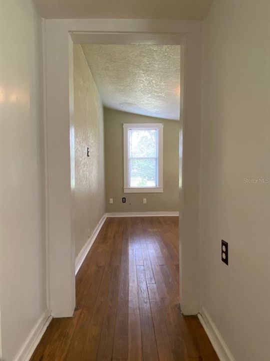 Recently Sold: $196,000 (3 beds, 1 baths, 832 Square Feet)