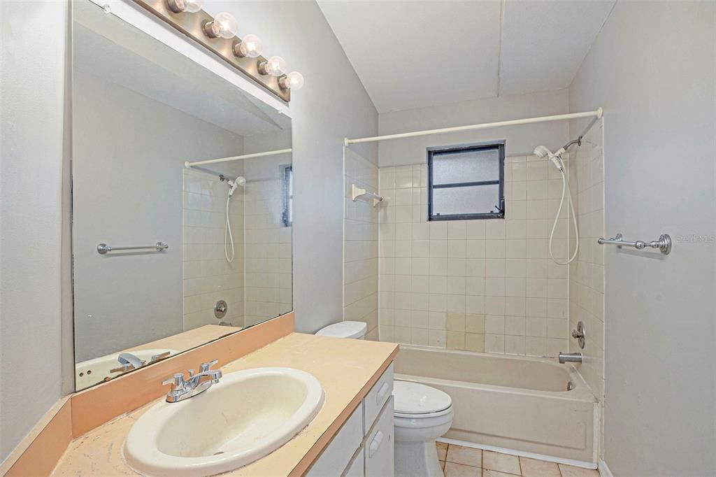 最近售出: $362,000 (3 贝兹, 2 浴室, 1370 平方英尺)