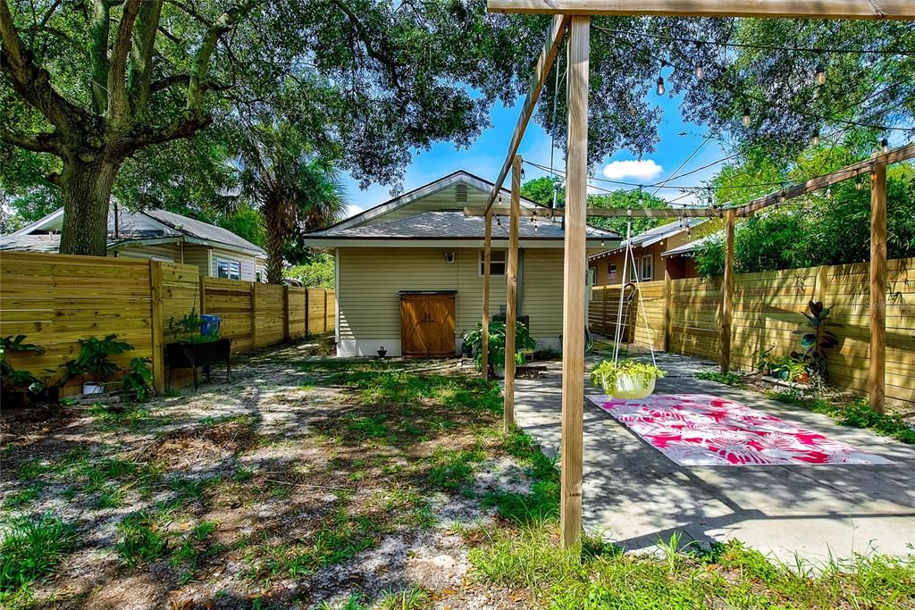 Recently Sold: $355,000 (3 beds, 2 baths, 1088 Square Feet)
