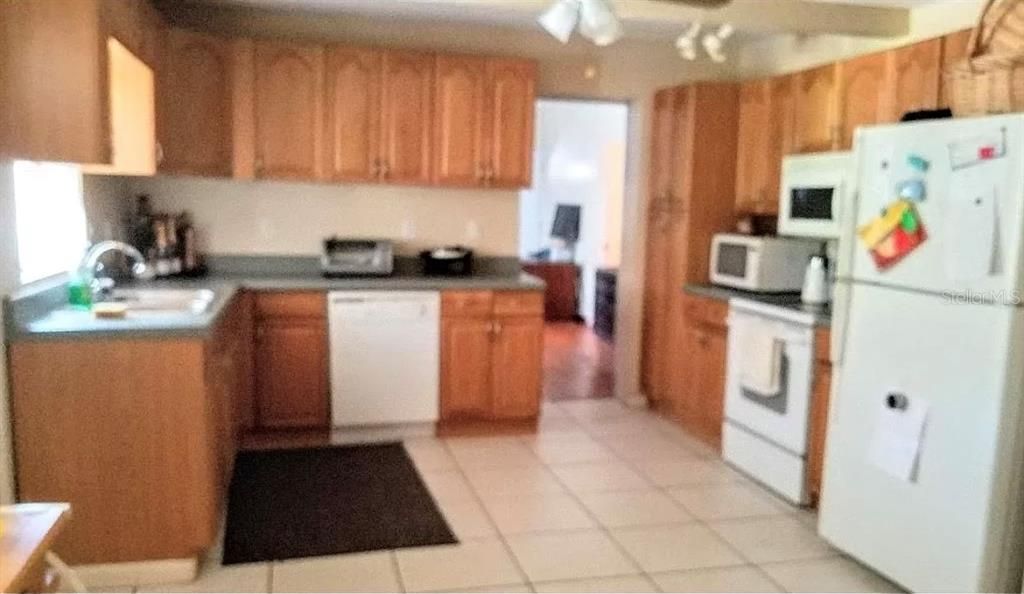 Recently Sold: $185,000 (2 beds, 2 baths, 1376 Square Feet)