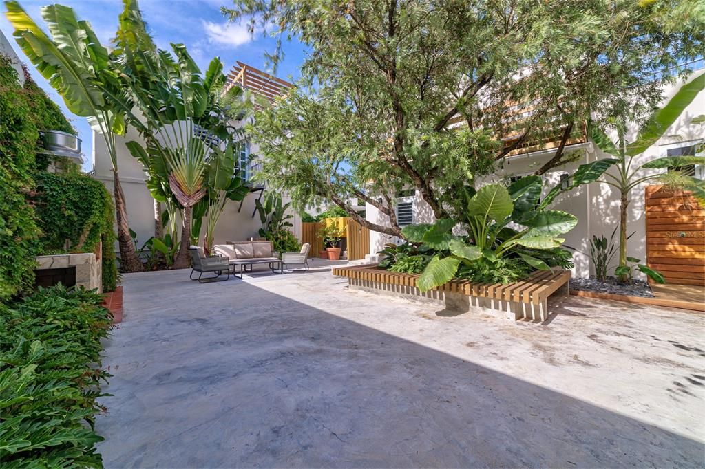 Recently Sold: $2,200,000 (5 beds, 4 baths, 2600 Square Feet)