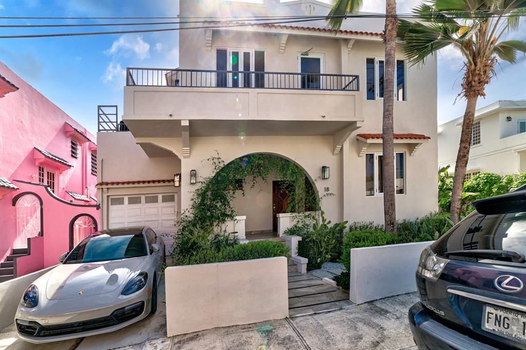 Recently Sold: $2,200,000 (5 beds, 4 baths, 2600 Square Feet)