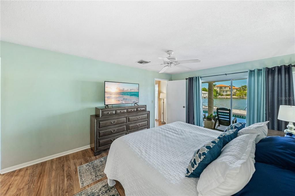 Recently Sold: $1,099,000 (2 beds, 2 baths, 1587 Square Feet)