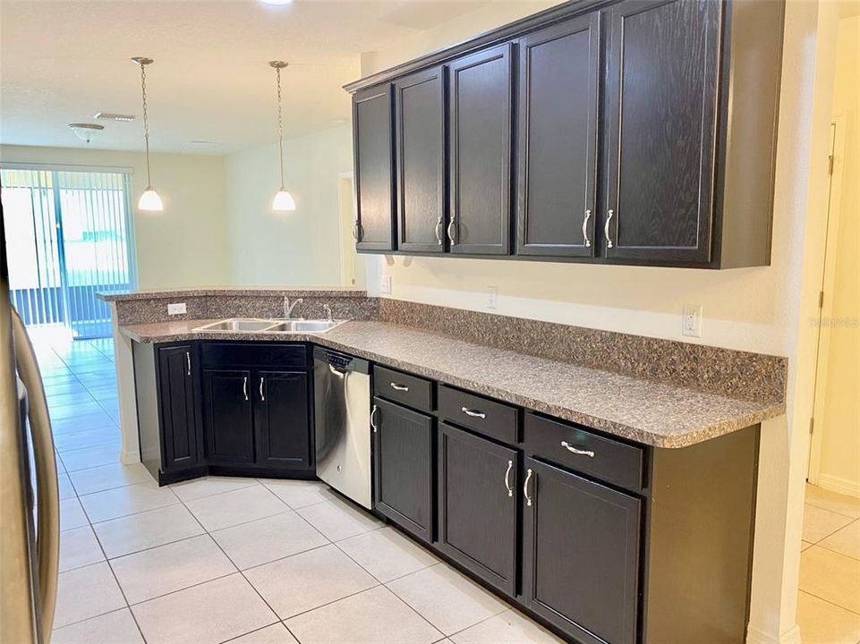 Recently Rented: $1,700 (3 beds, 2 baths, 1581 Square Feet)