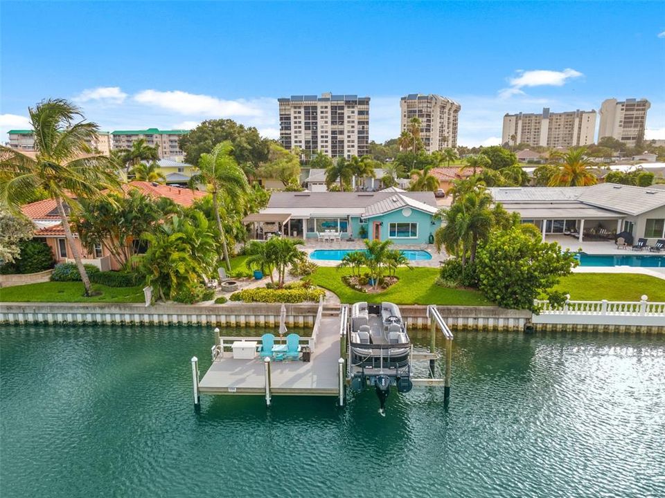 Recently Sold: $1,775,000 (3 beds, 2 baths, 2400 Square Feet)