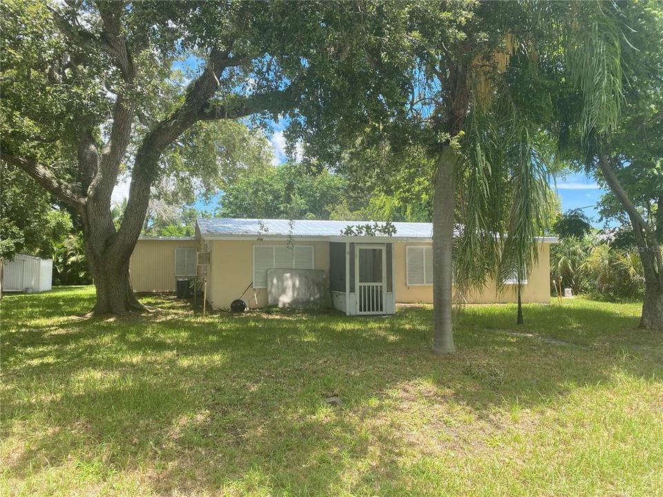 Recently Sold: $209,900 (3 beds, 2 baths, 2001 Square Feet)