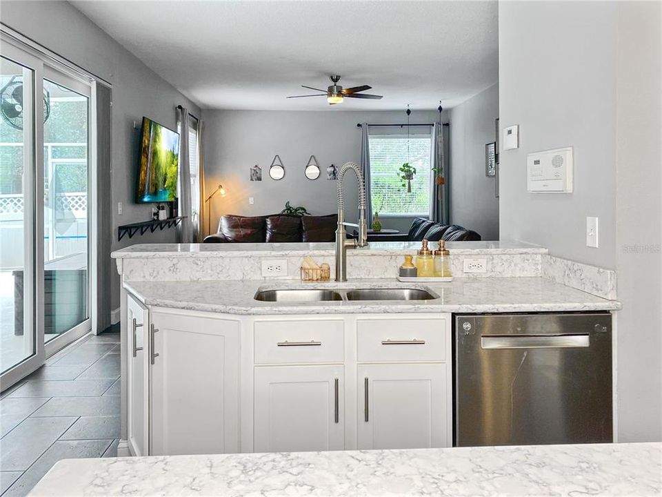 Recently Sold: $550,000 (4 beds, 2 baths, 2527 Square Feet)
