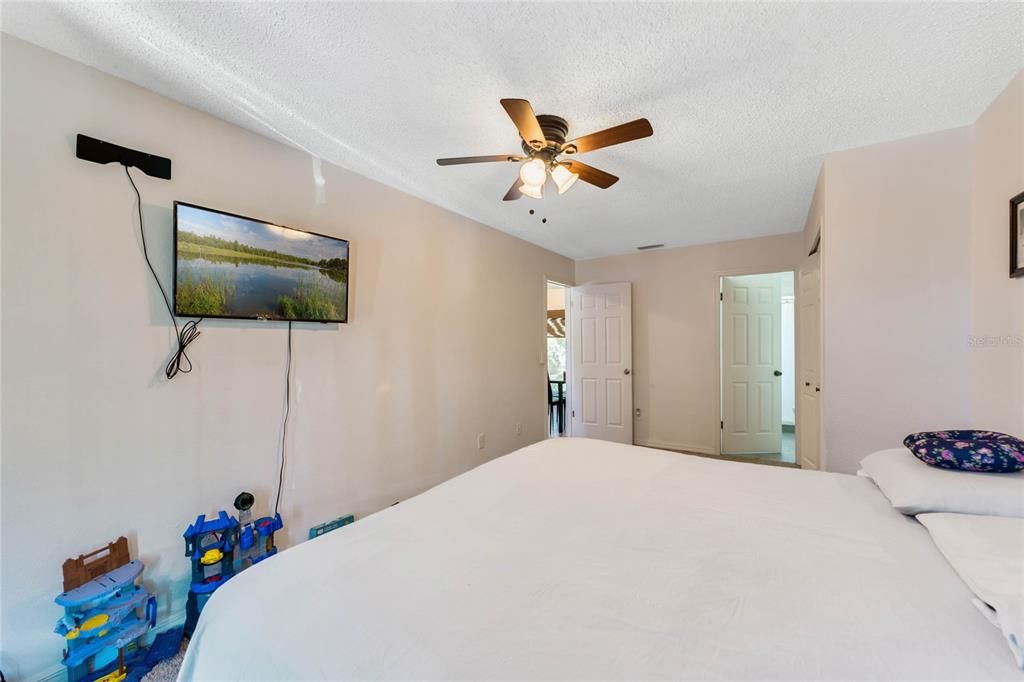 Recently Sold: $260,000 (2 beds, 2 baths, 1298 Square Feet)