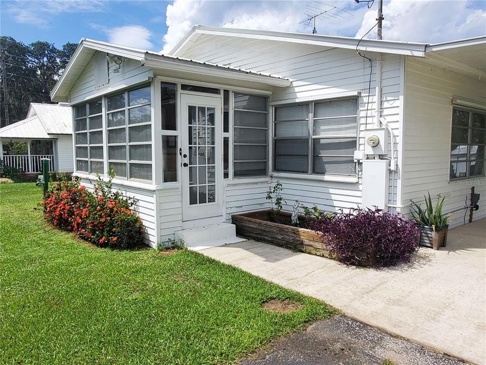 Recently Sold: $127,500 (2 beds, 1 baths, 1095 Square Feet)