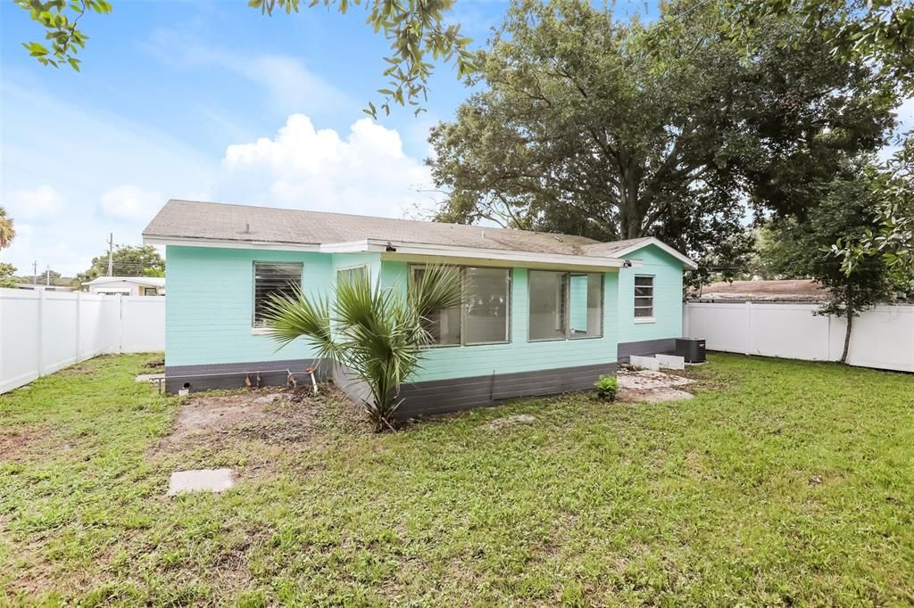 Recently Sold: $162,000 (2 beds, 1 baths, 996 Square Feet)