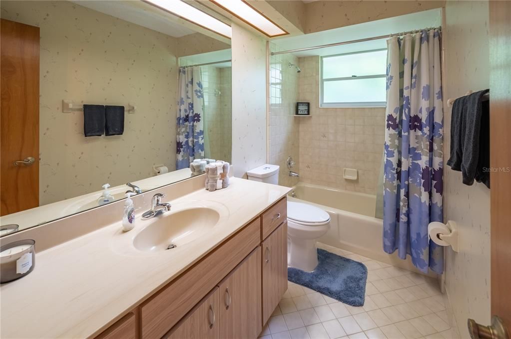 最近售出: $310,000 (3 贝兹, 2 浴室, 1586 平方英尺)