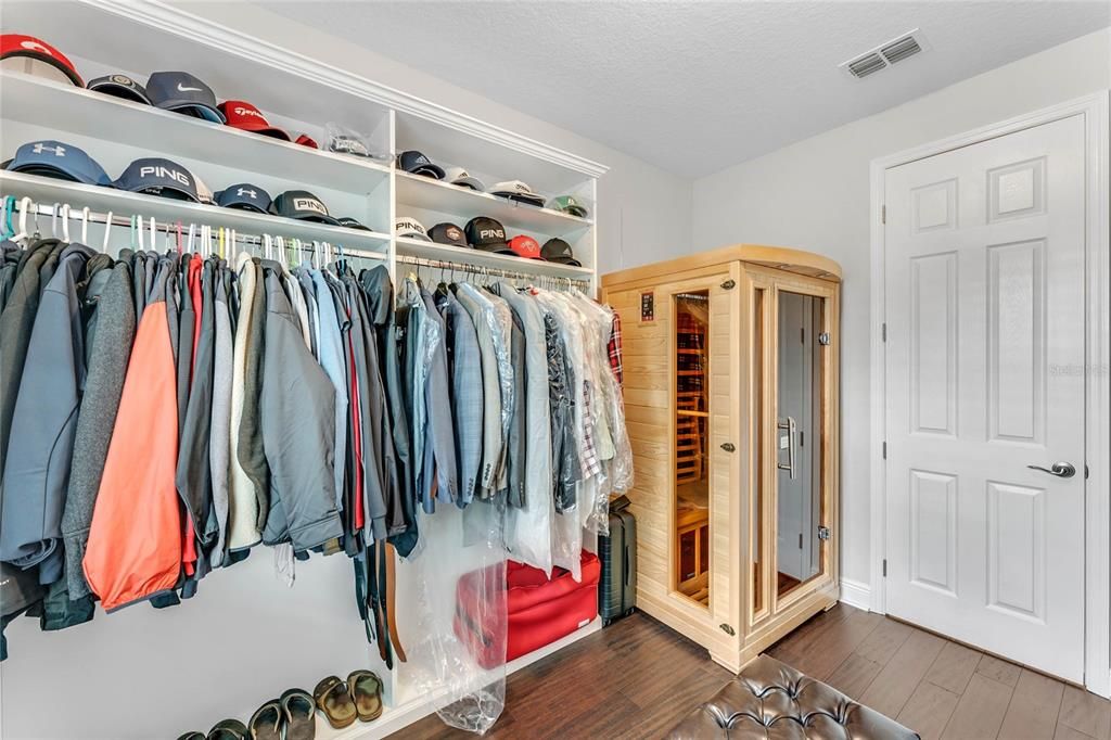 HIS/Closet, Wood Flooring * Sauna can be purchased!