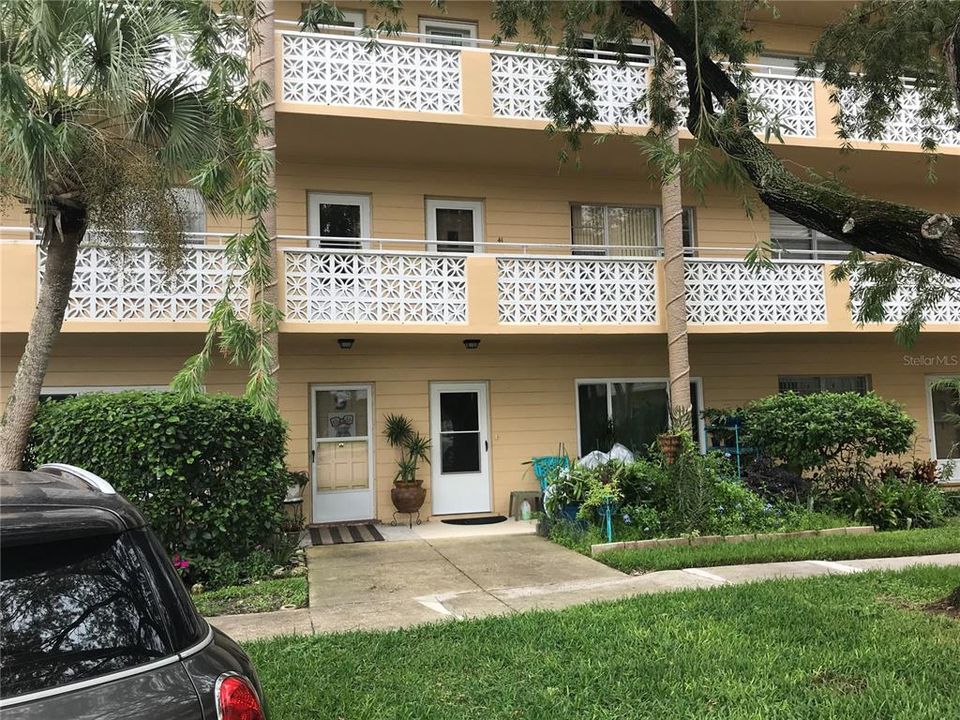 Recently Sold: $79,500 (1 beds, 1 baths, 800 Square Feet)