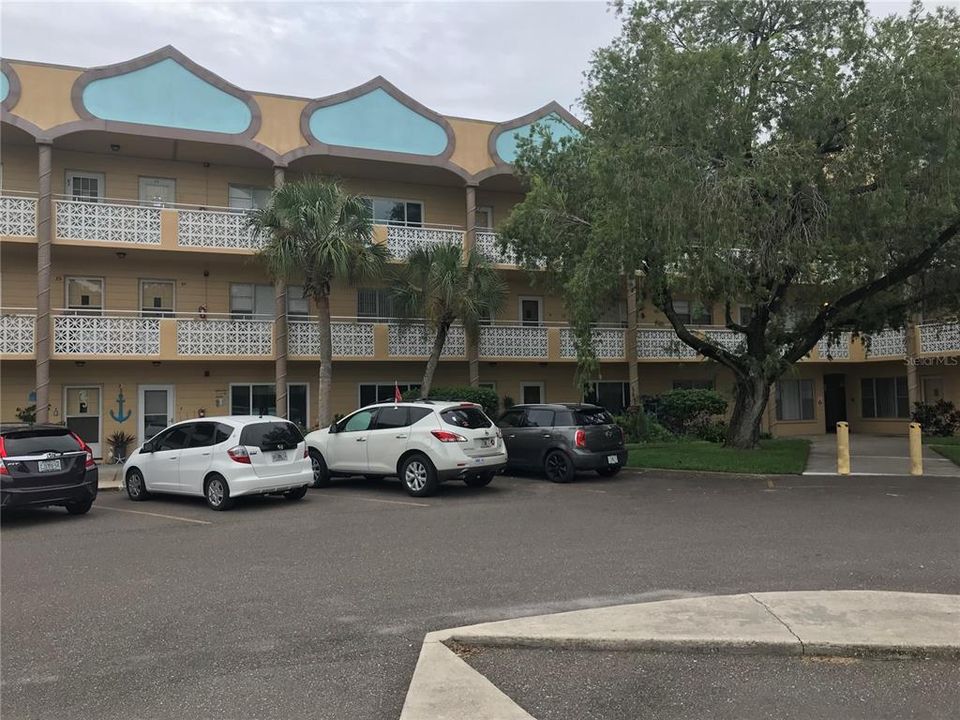 Recently Sold: $79,500 (1 beds, 1 baths, 800 Square Feet)