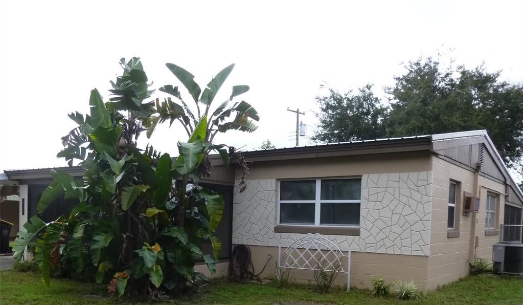 Recently Sold: $129,900 (2 beds, 2 baths, 914 Square Feet)