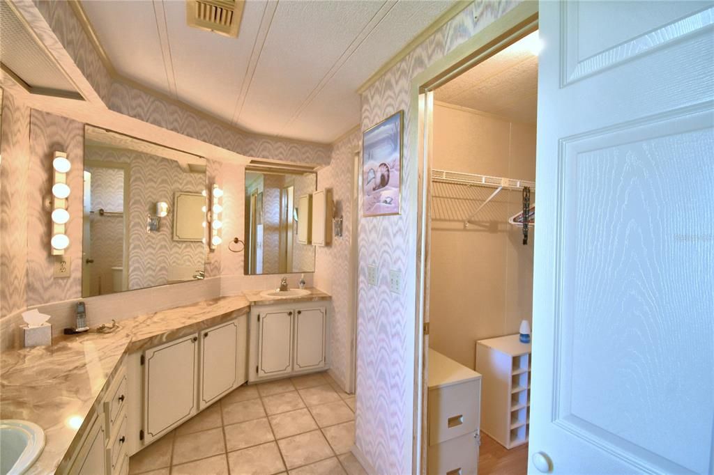 最近售出: $92,500 (2 贝兹, 2 浴室, 1440 平方英尺)