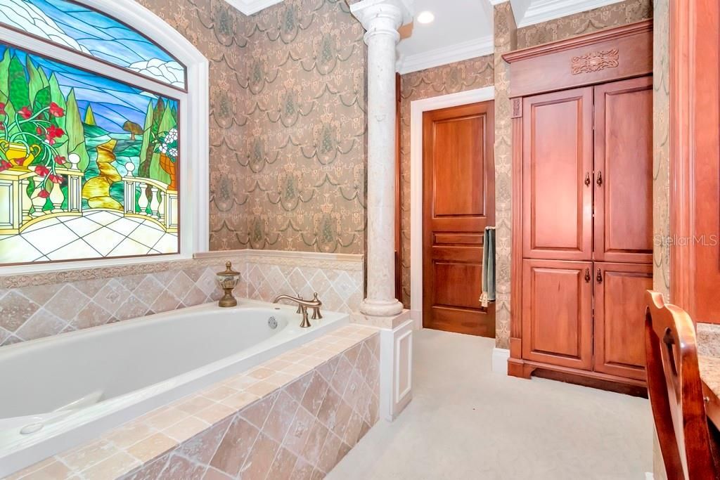 Недавно продано: $1,600,000 (4 спален, 2 ванн, 3851 Квадратных фут)
